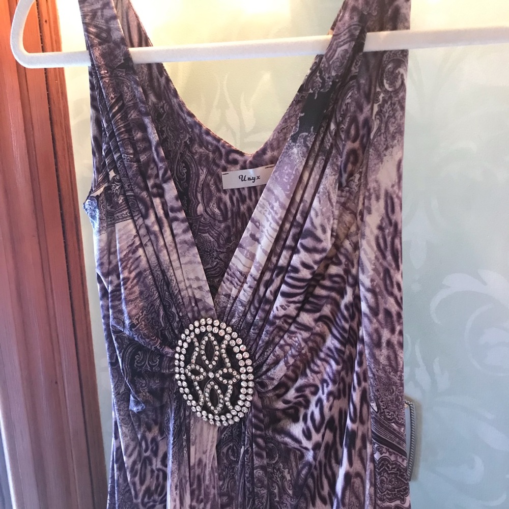 Rhinestone broach center dress